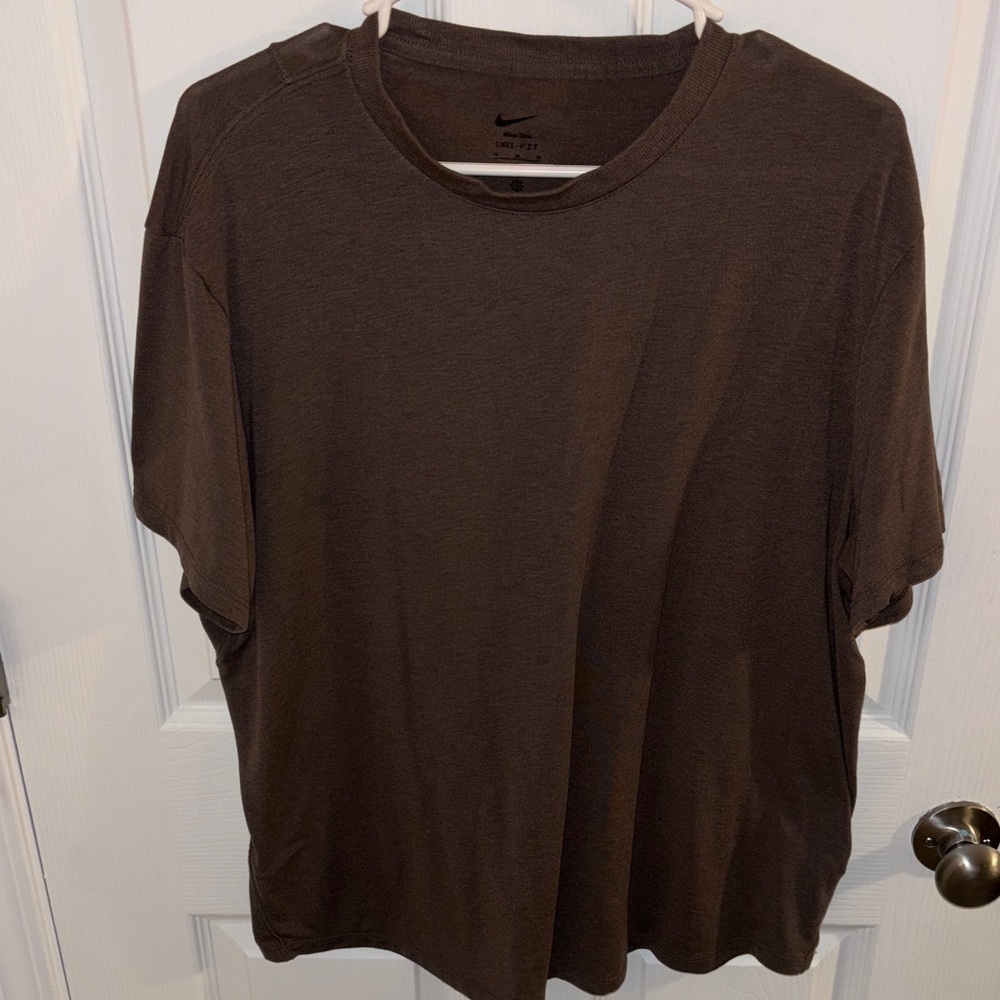 Nike Women’s Brown Relaxed Fit Short-Sleeve Shirt